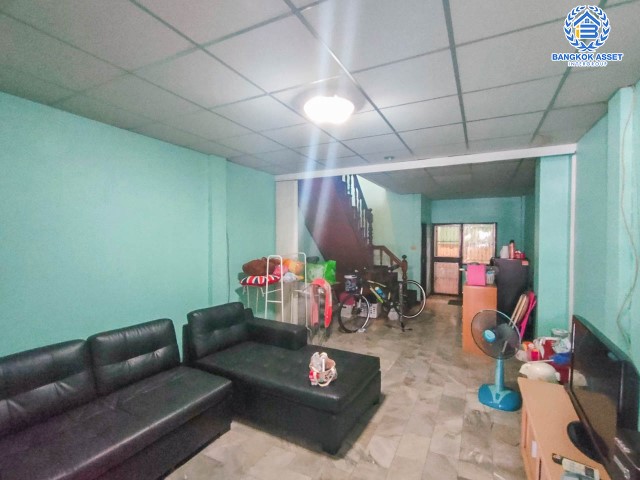 *****ทาวน์เฮ้าส์มือสองย่านนนทบุรี ม.วงศ์ชัยนคร รัตนาธิเบศร์ เนื้อที่ 18 ตร.ว. ฟังก์ชัน 2 ห้องนอน 2 ห้องน้ำ 1 ที่จอดรถ บนทำเลเยี่ยม ติดถนนรัตนาธิเบศร์ เพียง 700 เมตรก็ถึงรถไฟฟ้าสายสีม่วง "สถานีบางรักใหญ่" ใกล้ทางด่วน "งามวงศ์วาน" ห้ามพลาด!